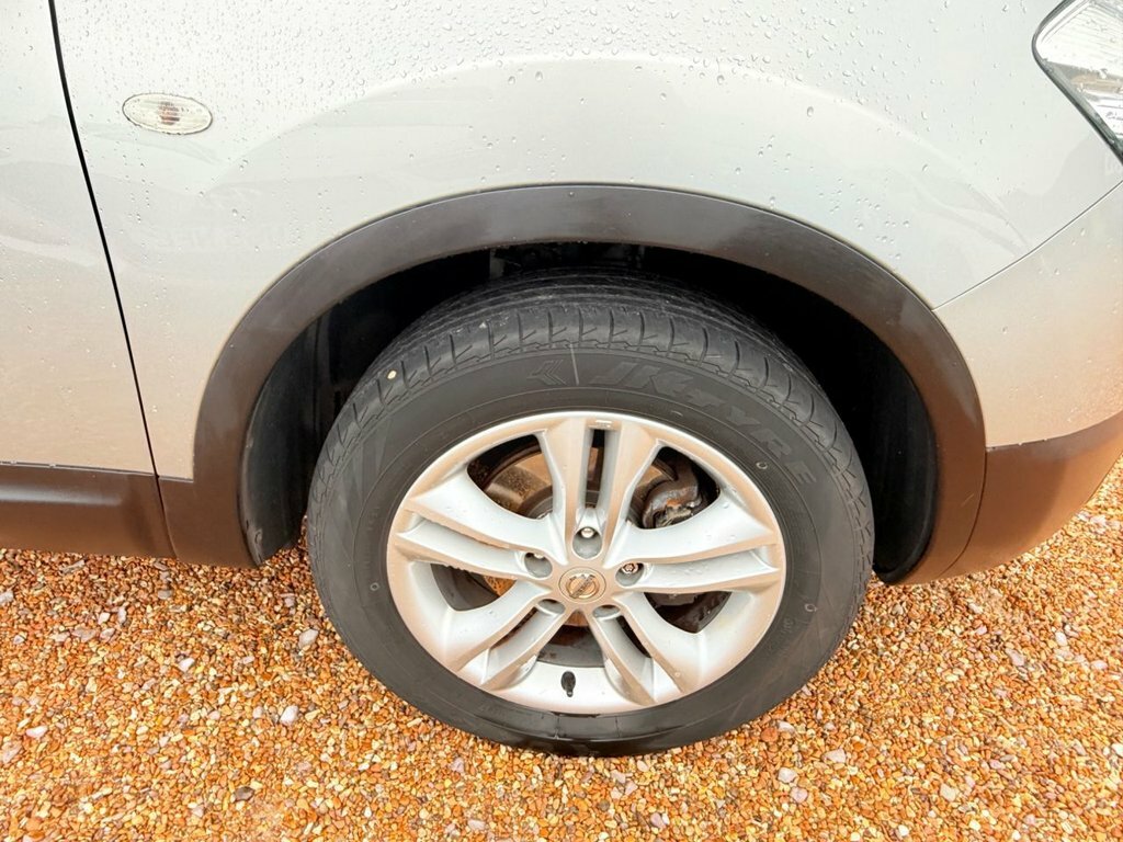 Nissan Qashqai+2 Hatchback Black #11