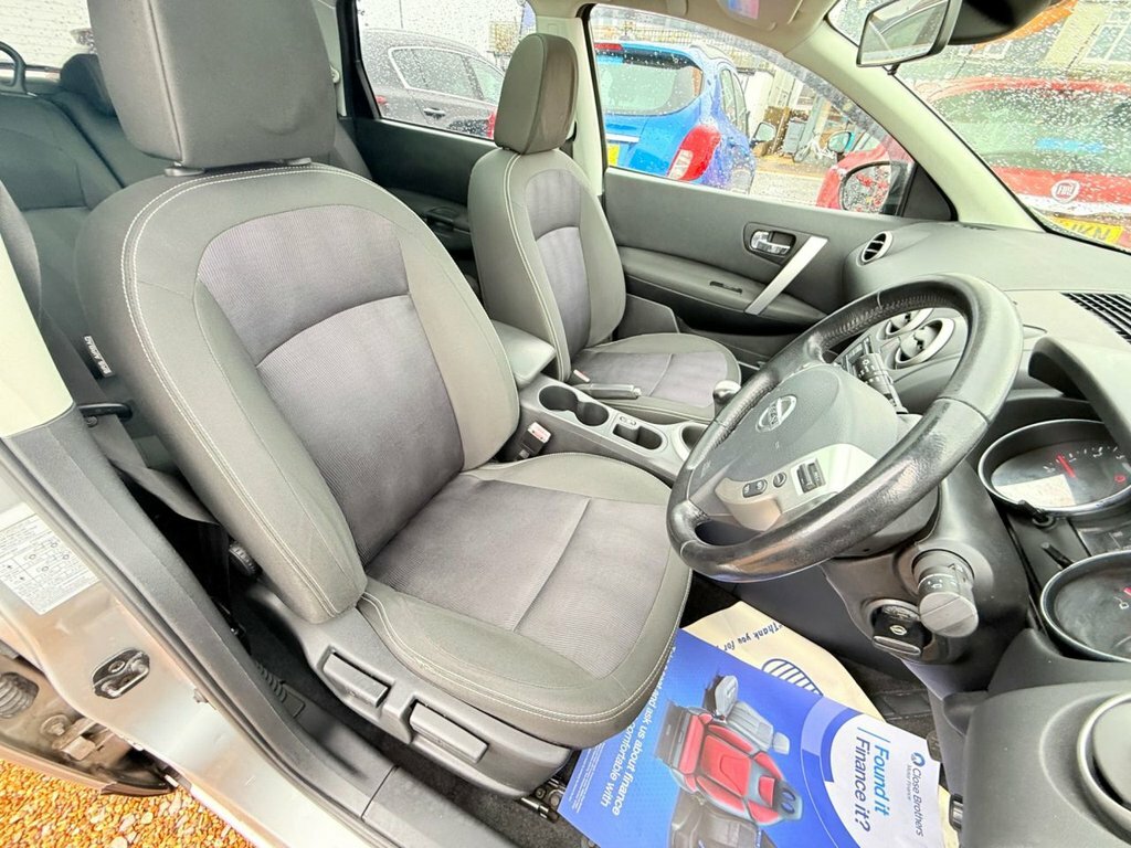 Nissan Qashqai+2 Hatchback Black #14