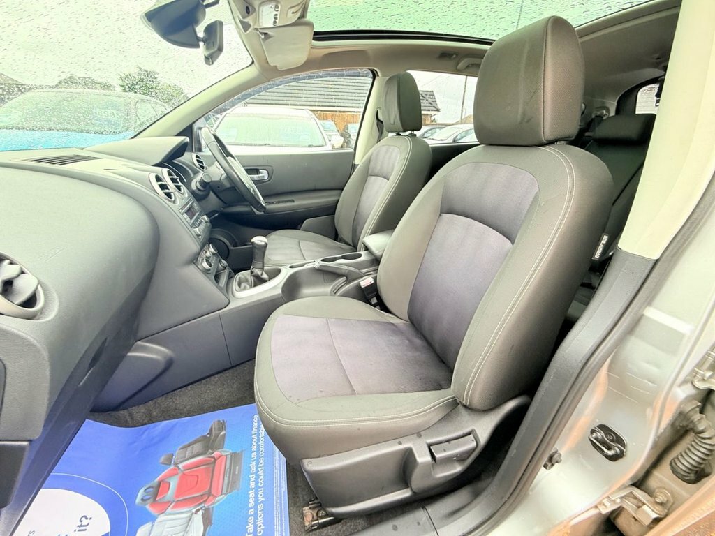Nissan Qashqai+2 Hatchback Black #28