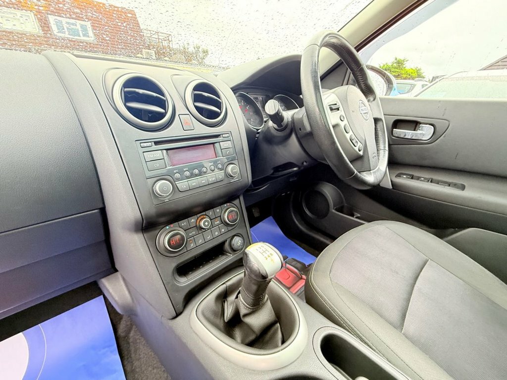 Nissan Qashqai+2 Hatchback Black #26