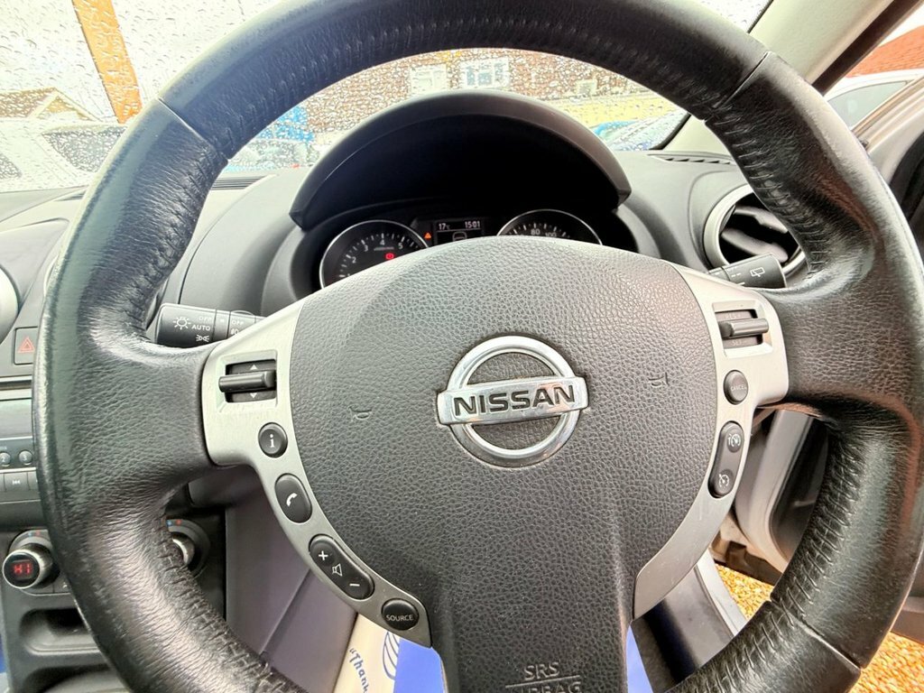 Nissan Qashqai+2 Hatchback Black #37