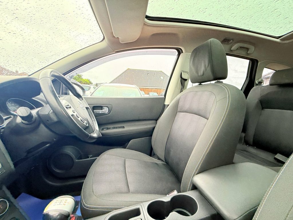 Nissan Qashqai+2 Hatchback Black #31