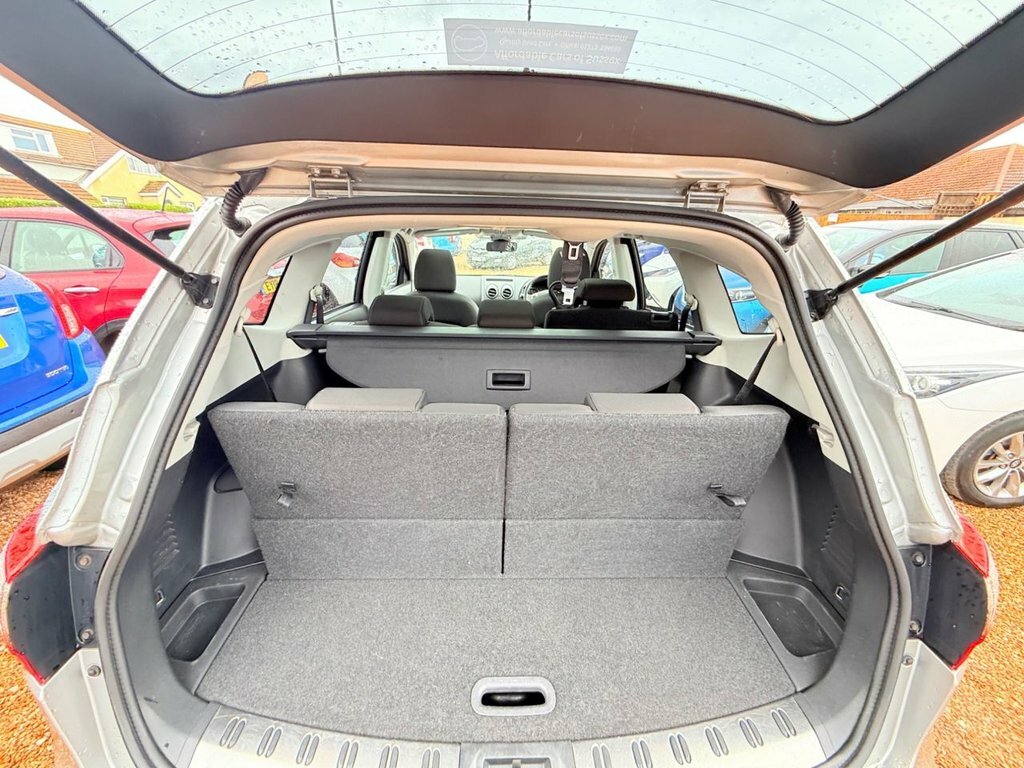Nissan Qashqai+2 Hatchback Black #21