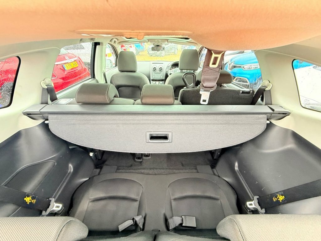 Nissan Qashqai+2 Hatchback Black #20