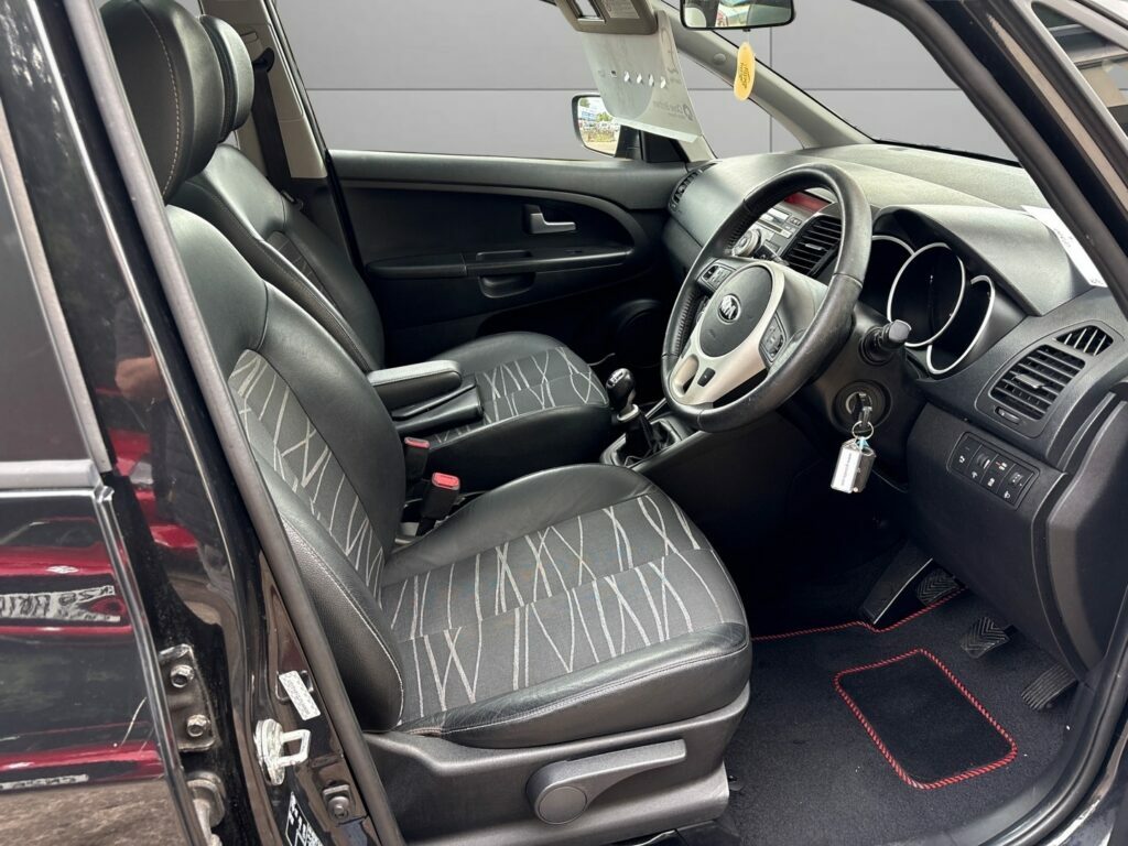 Kia Venga 1.4 Ecodynamics 2 Hatchback Red #9
