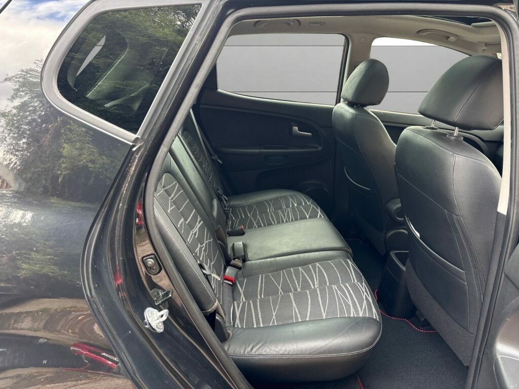 Kia Venga 1.4 Ecodynamics 2 Hatchback Red #10