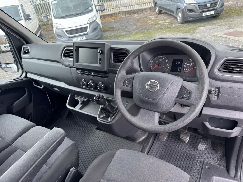 Nissan InterStar Acenta White #15