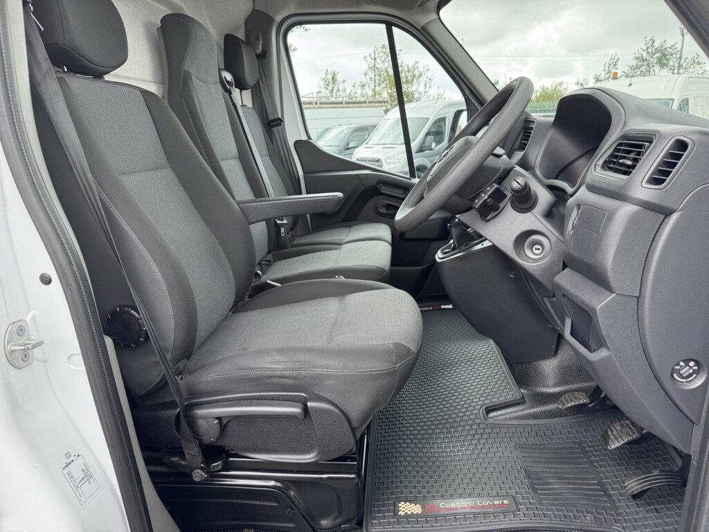 Nissan InterStar Acenta White #16