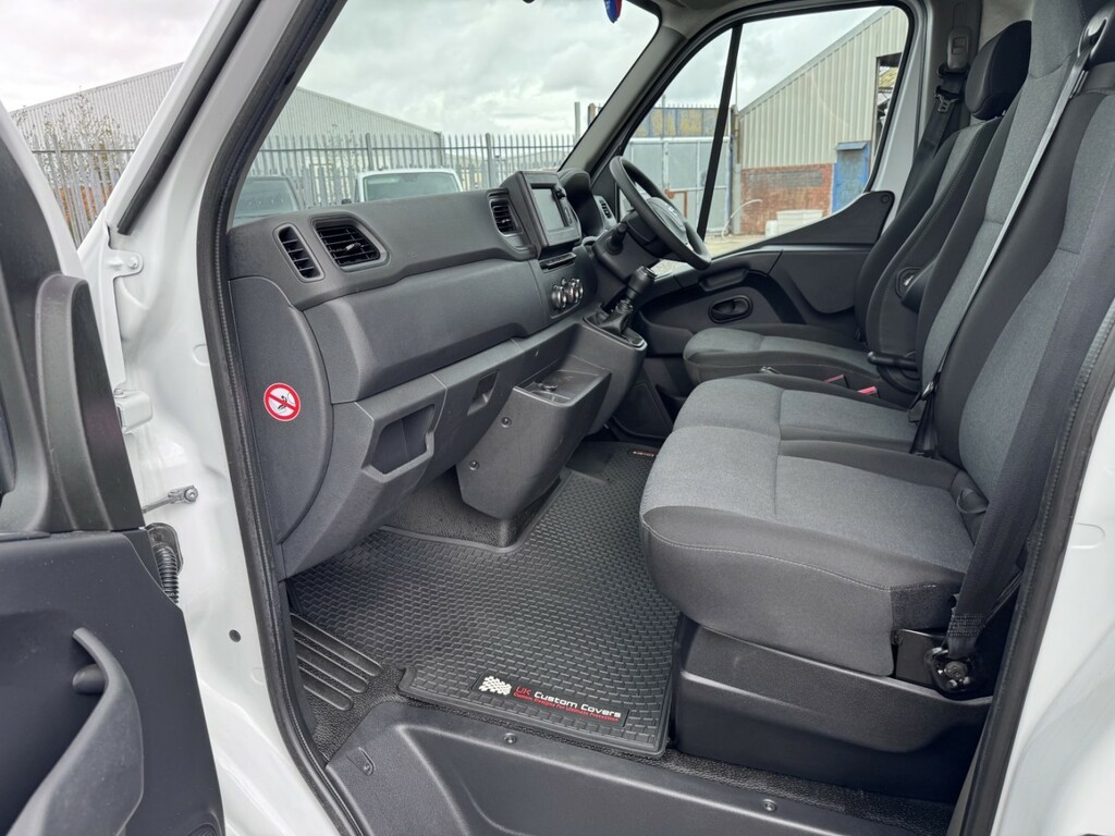 Nissan InterStar Acenta White #11