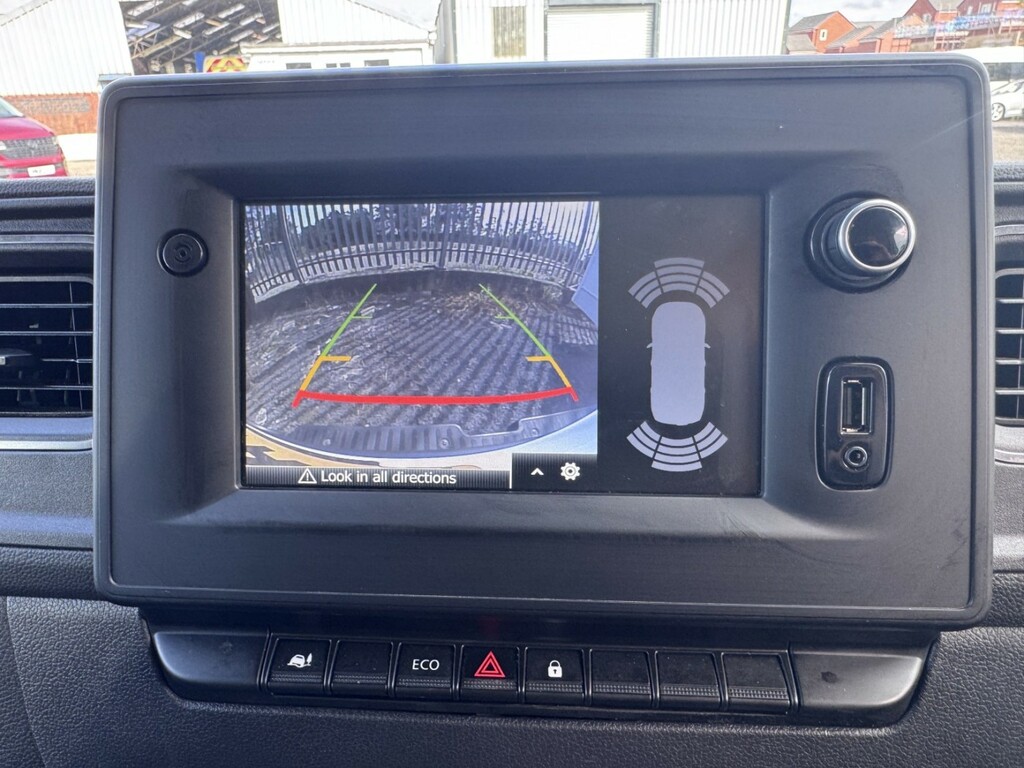 Nissan InterStar Acenta White #22