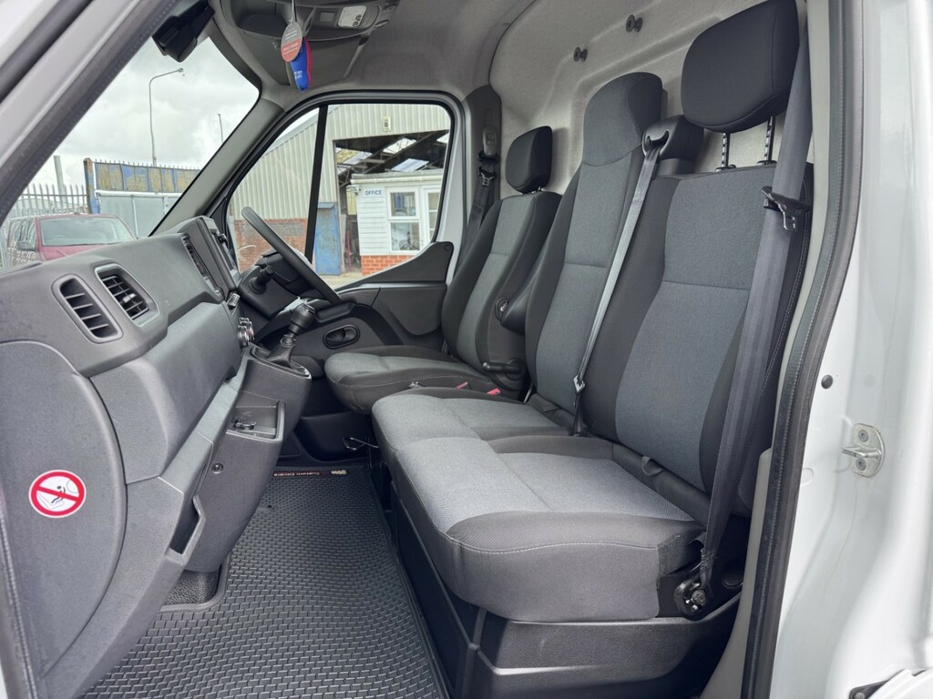 Nissan InterStar Acenta White #12