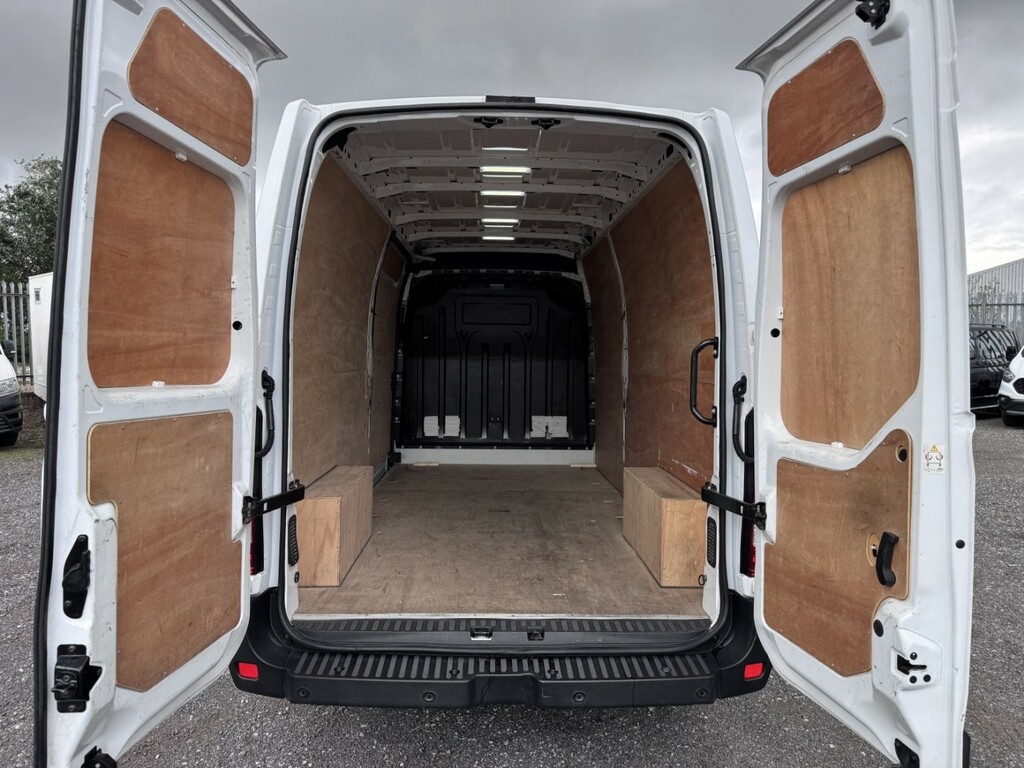 Nissan InterStar Acenta White #17