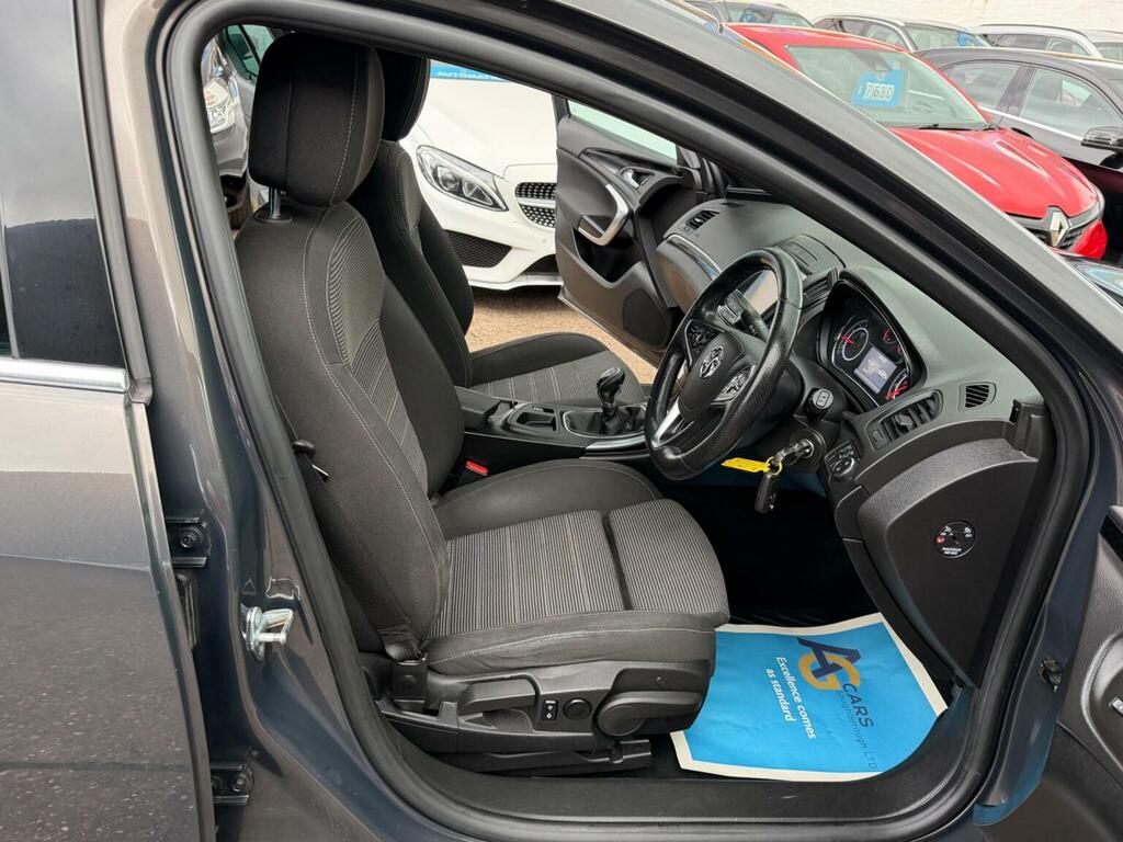Vauxhall Insignia 2L Sri Nav Silver #29