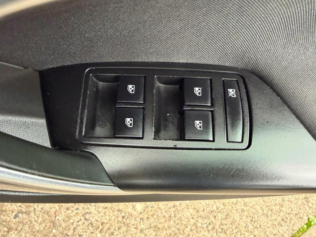Vauxhall Insignia 2L Sri Nav Silver #37