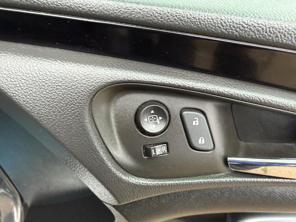 Vauxhall Insignia 2L Sri Nav Silver #30
