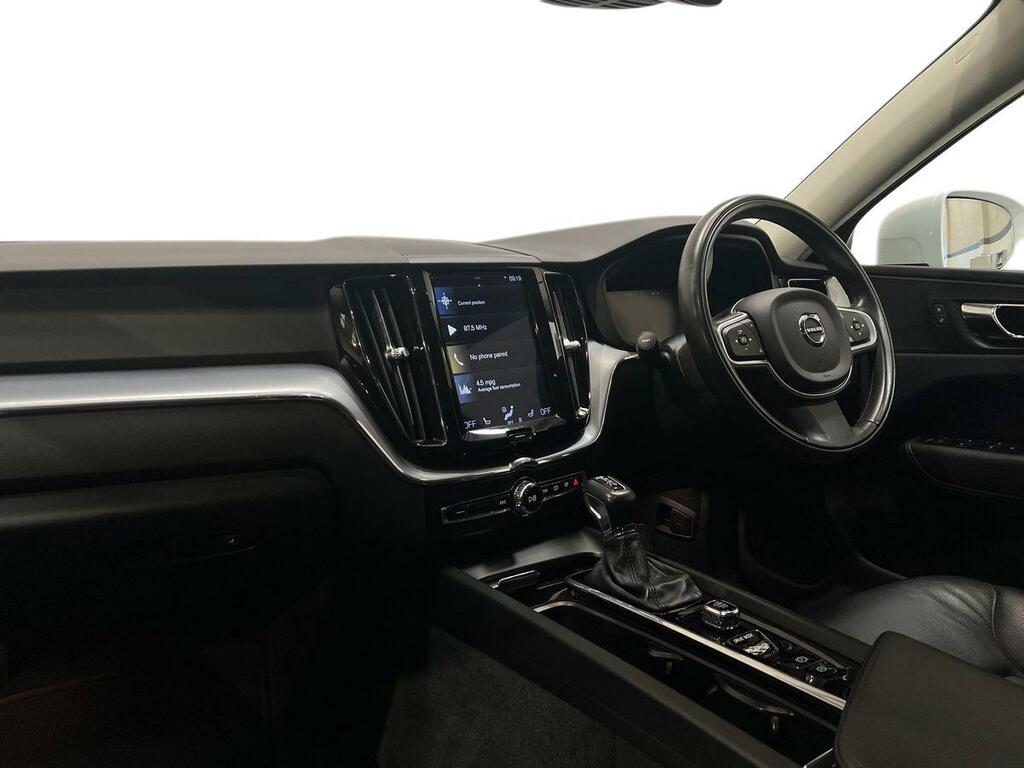Volvo XC60 2.0 T4 Edition Blue #4