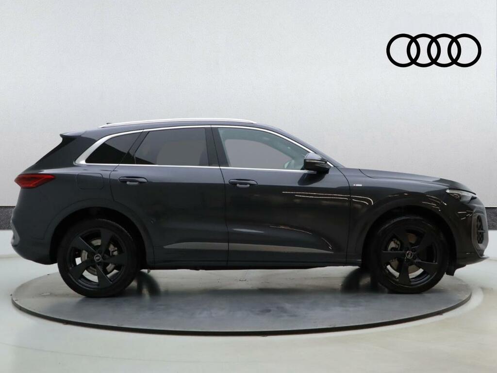 Audi Q4 E Tron 210Kw 45 Quattro 82Kwh Black Edition Black #4