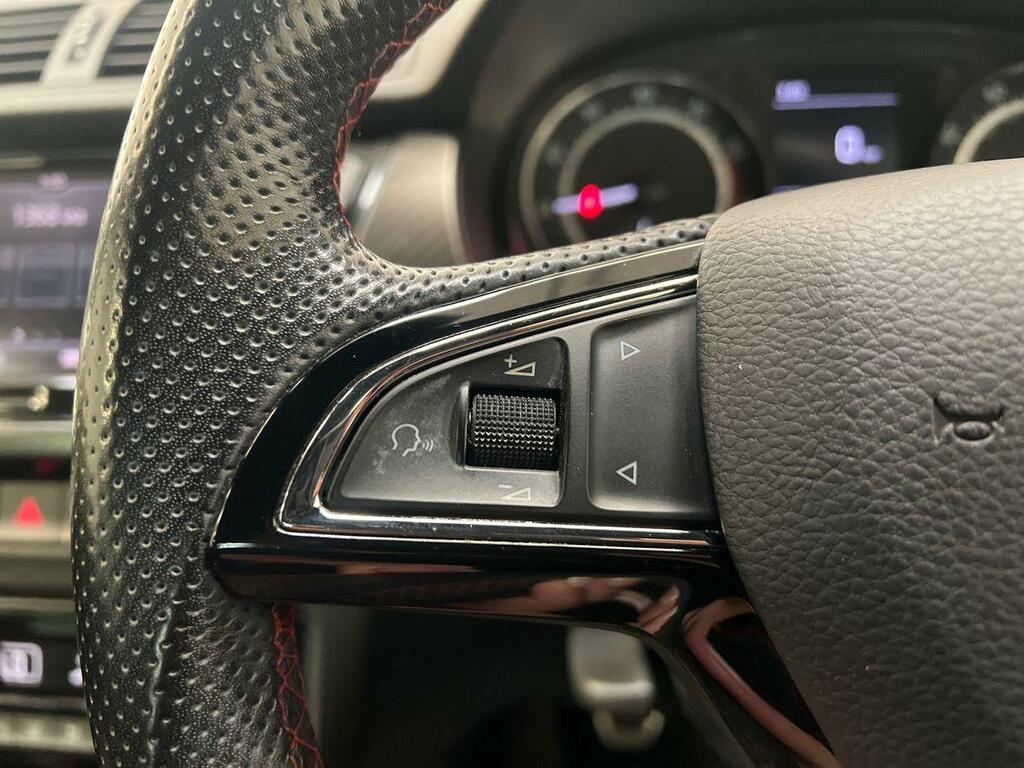 Skoda Fabia Fabia Hat 1.0 Tsi 95Ps Colour Edtn Green #17
