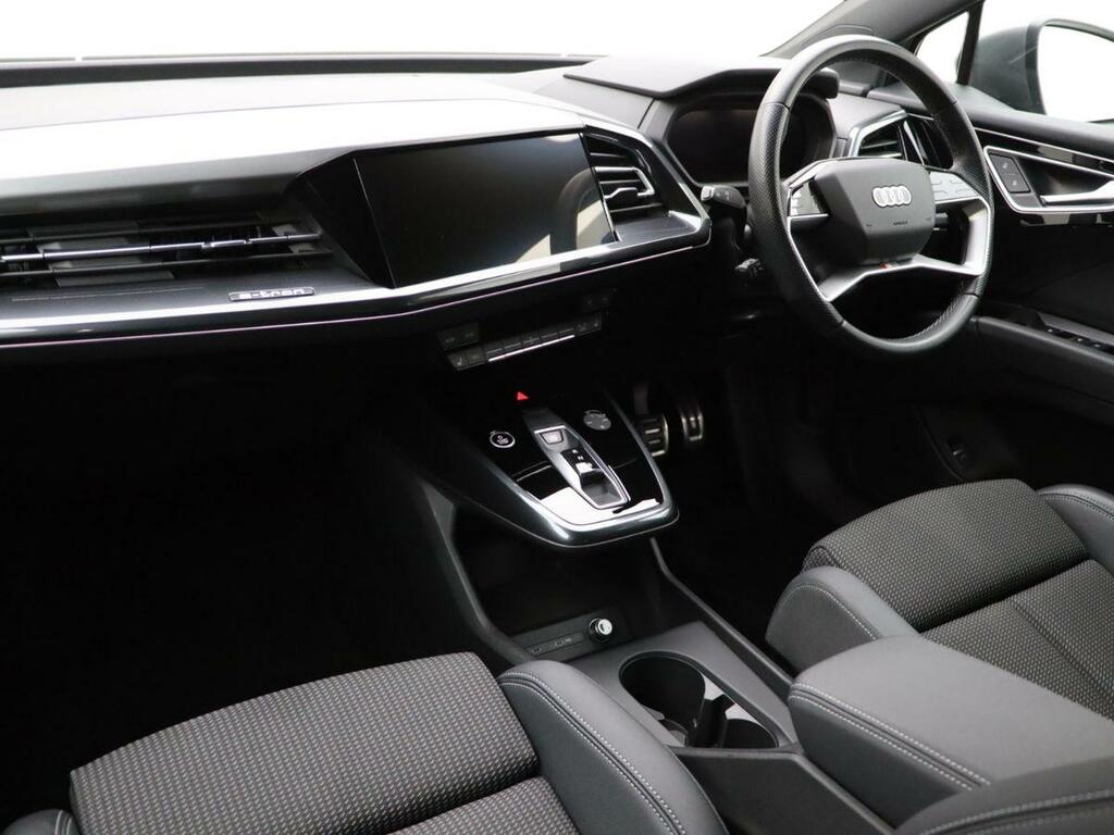Audi Q4 E Tron 40 S Line Suv 82Kwh 204 Ps Black #2