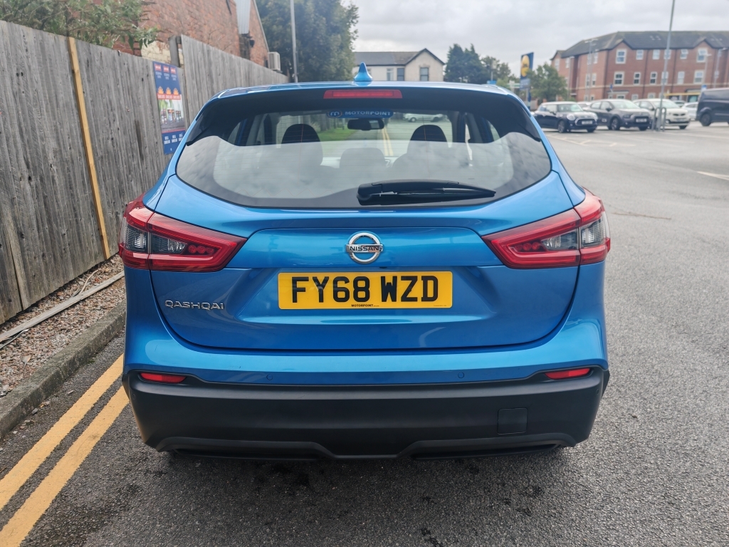 Nissan Qashqai Acenta Dig-t Red #8