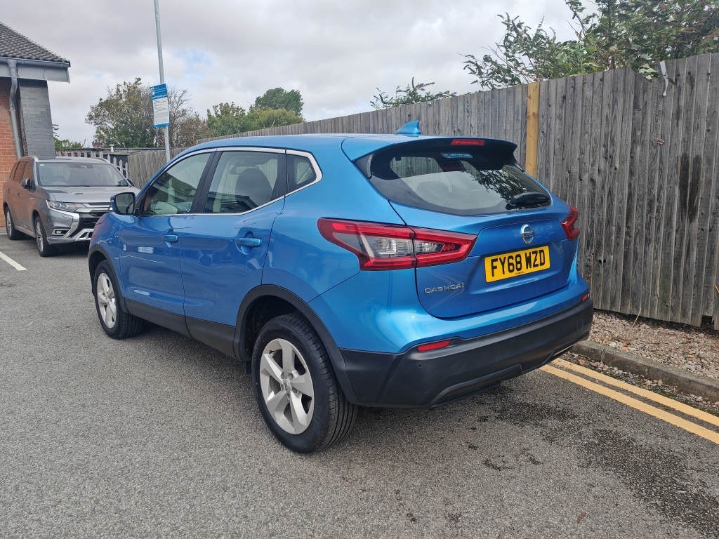 Nissan Qashqai Acenta Dig-t Red #7