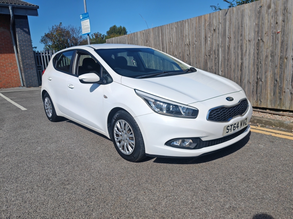 Kia Ceed 1.6 Crdi 1 Ecodynamics White #2
