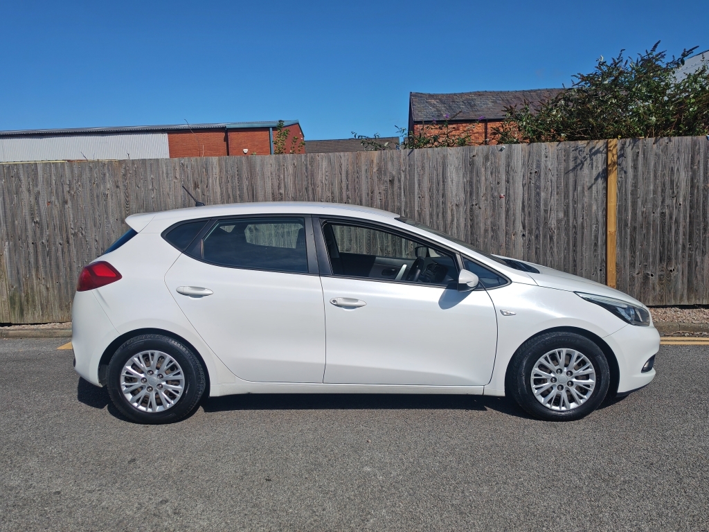 Kia Ceed 1.6 Crdi 1 Ecodynamics White #5