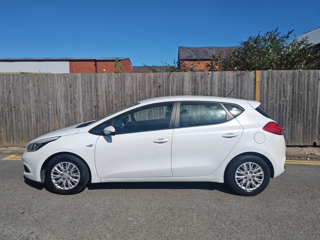 Kia Ceed 1.6 Crdi 1 Ecodynamics White #6