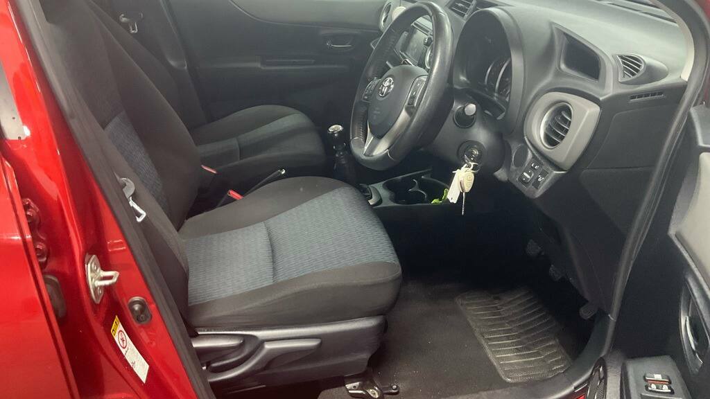 Toyota Yaris Hatchback White #11