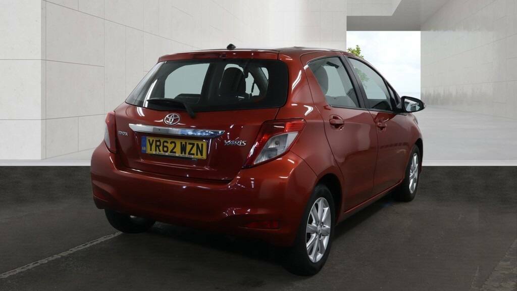 Toyota Yaris 1.33 Vvt-i Tr Red #4