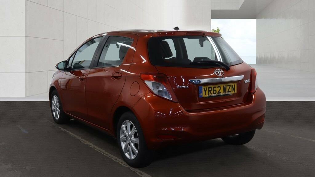 Toyota Yaris 1.33 Vvt-i Tr Red #3