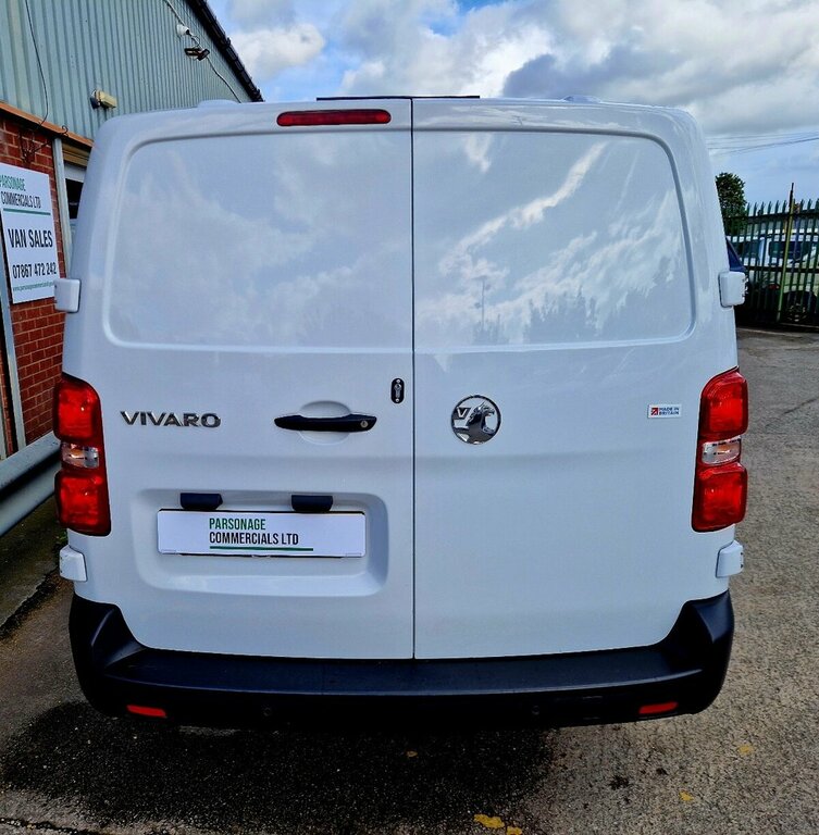 Vauxhall Vivaro 2L Prime 6Dr White #6
