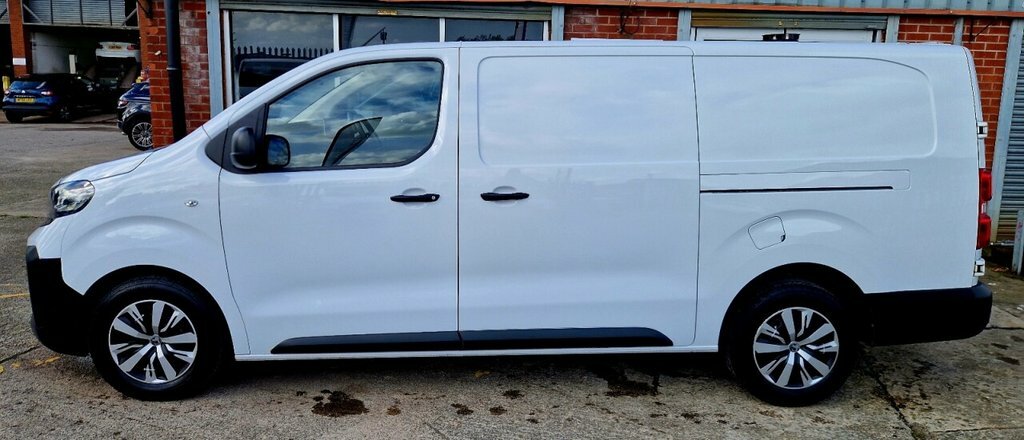 Vauxhall Vivaro 2L Prime 6Dr White #4