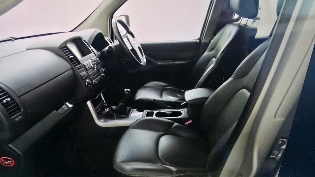 Nissan Navara 2.5L Salomon Silver #2
