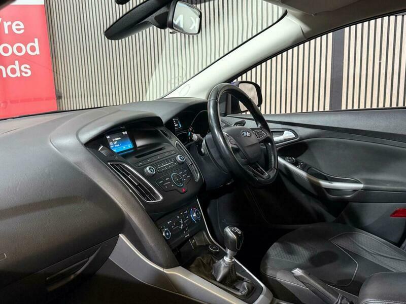 Ford Focus 1.0 Ecoboost 125 Titanium Black #16