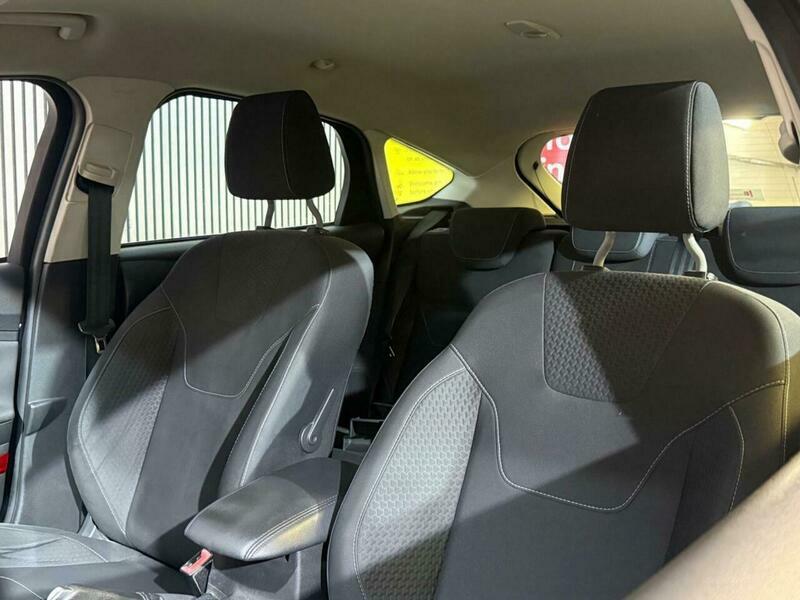 Ford Focus 1.0 Ecoboost 125 Titanium Black #28