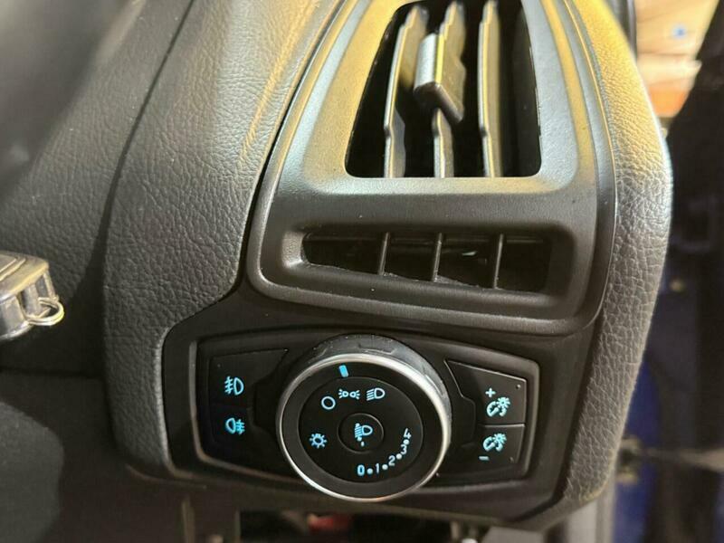 Ford Focus 1.0 Ecoboost 125 Titanium Black #22