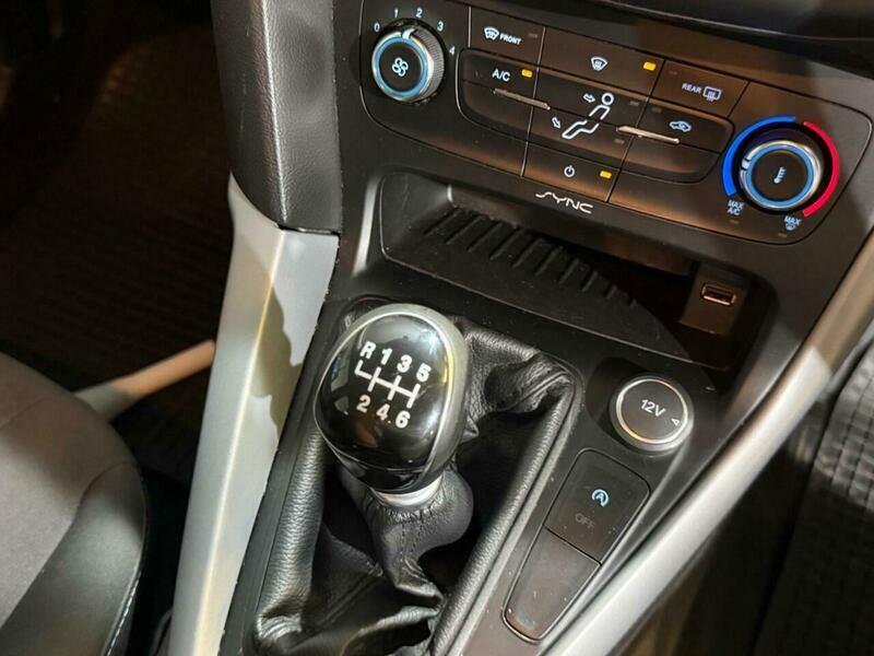 Ford Focus 1.0 Ecoboost 125 Titanium Black #31
