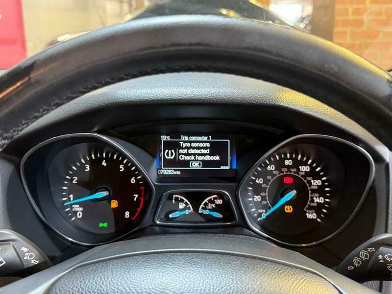Ford Focus 1.0 Ecoboost 125 Titanium Black #26