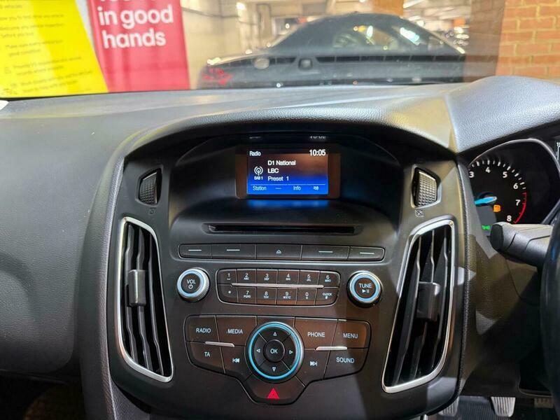 Ford Focus 1.0 Ecoboost 125 Titanium Black #24