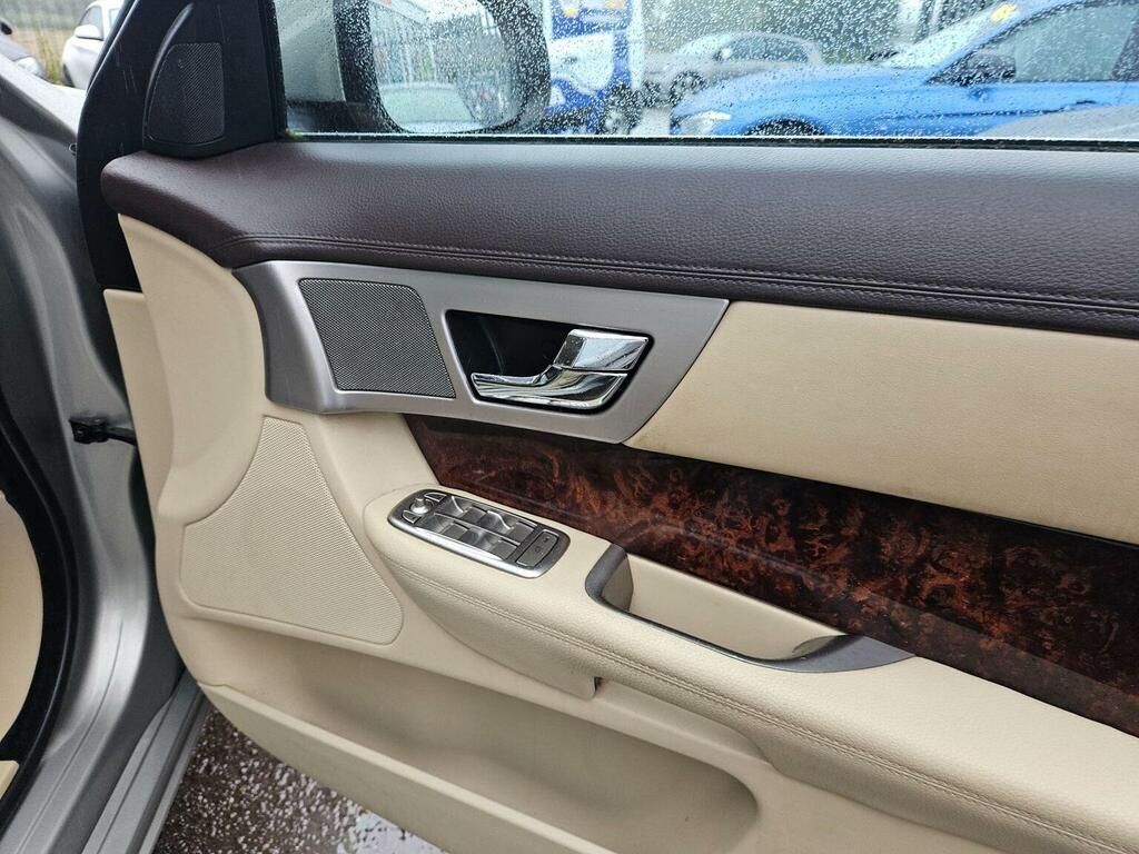 Jaguar XF Black #13