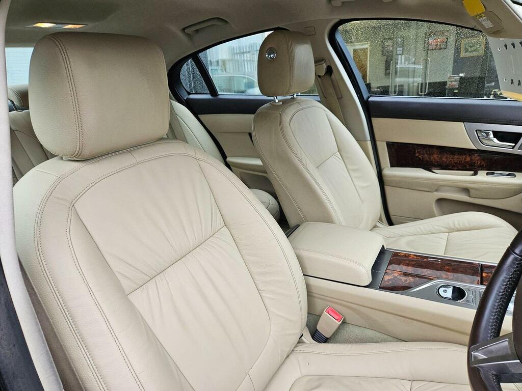 Jaguar XF Black #10
