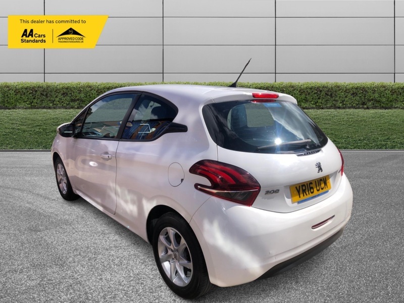 Peugeot 208 Active White #5