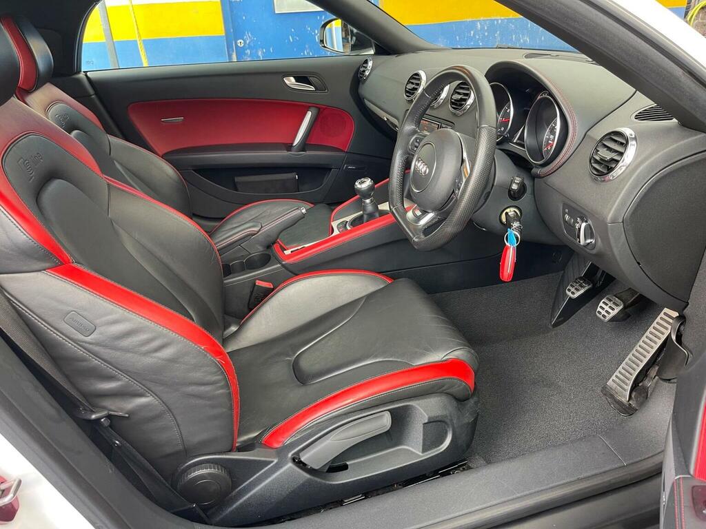 Audi TT Convertible 2.0 Tdi Black Edition Roadster Quattro White #17