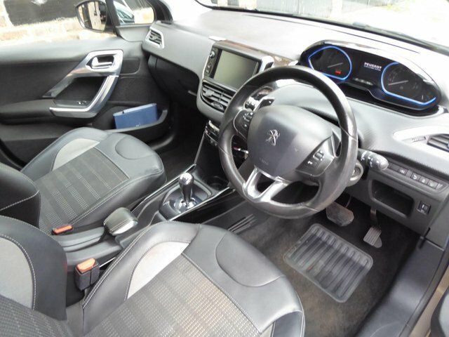 Peugeot 2008 Allure Red #12