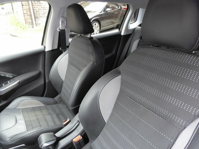 Peugeot 2008 Allure Red #24