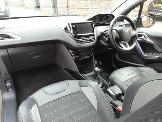 Peugeot 2008 Allure Red #11
