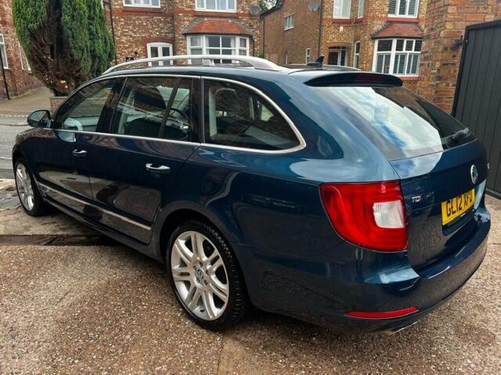 Skoda Superb Hatchback 2.0 Tdi Elegance Dsg Euro 5 201212 Silver #3