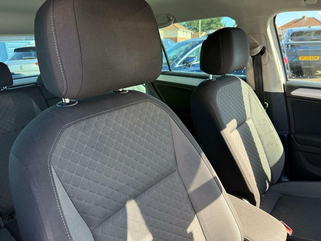 Volkswagen Tiguan Se Navigation Red #9