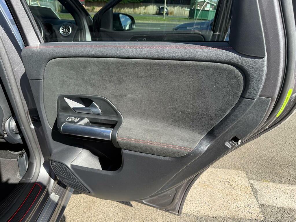 Mercedes-Benz B Class 1.6 Black #24